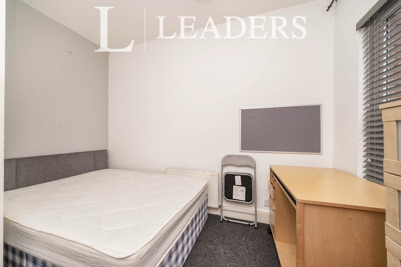 Photo 1: Room 6