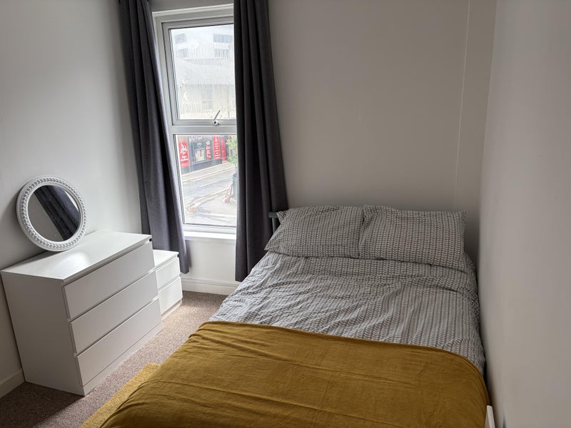 Photo 1: ROOM 6 