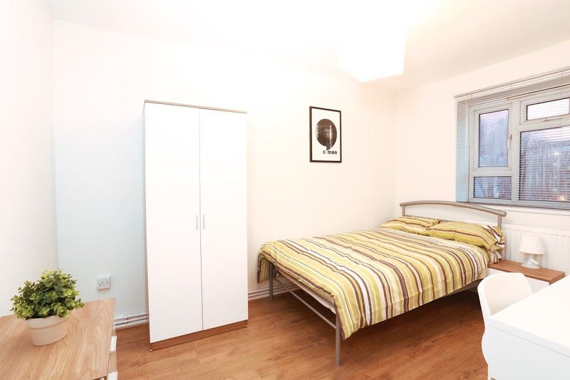 Photo 1: Bedroom 2