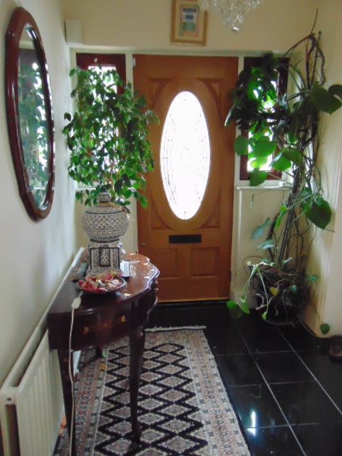 Photo 1: Entrance Hallway