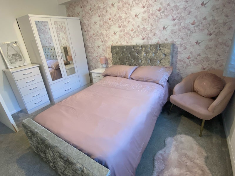 Photo 1: Beutifully furnished bedtoom