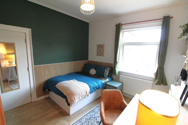 Photo 1: Example of style Room 1 is being decorated in