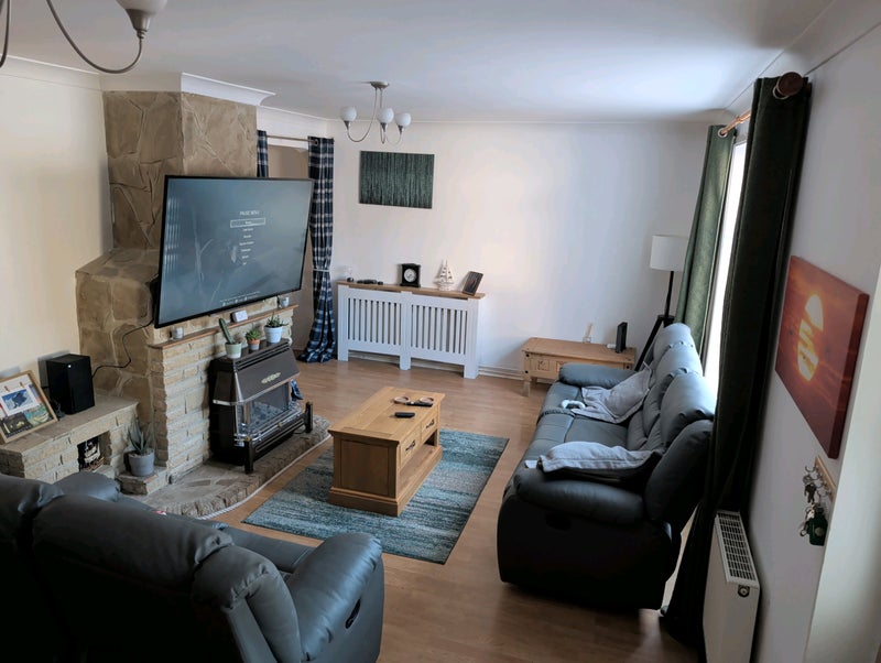 Photo 1: Front Lounge