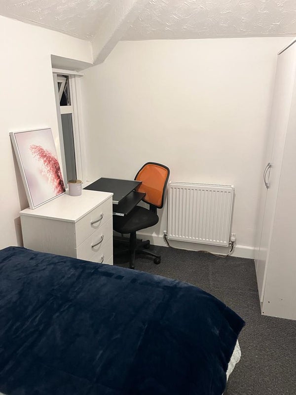 Photo 1: Room 2