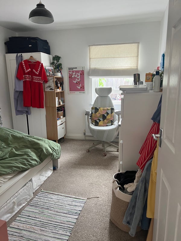 Photo 1: Lovely room with space for double bed, wardrobe, chest of drawers, and office setup