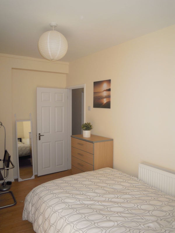 Photo 1: Bedroom 4