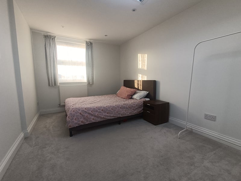 Photo 1: New Large Double Bedroom 