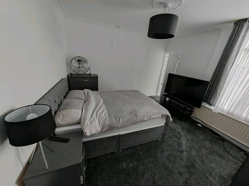 Photo 1: Bedroom