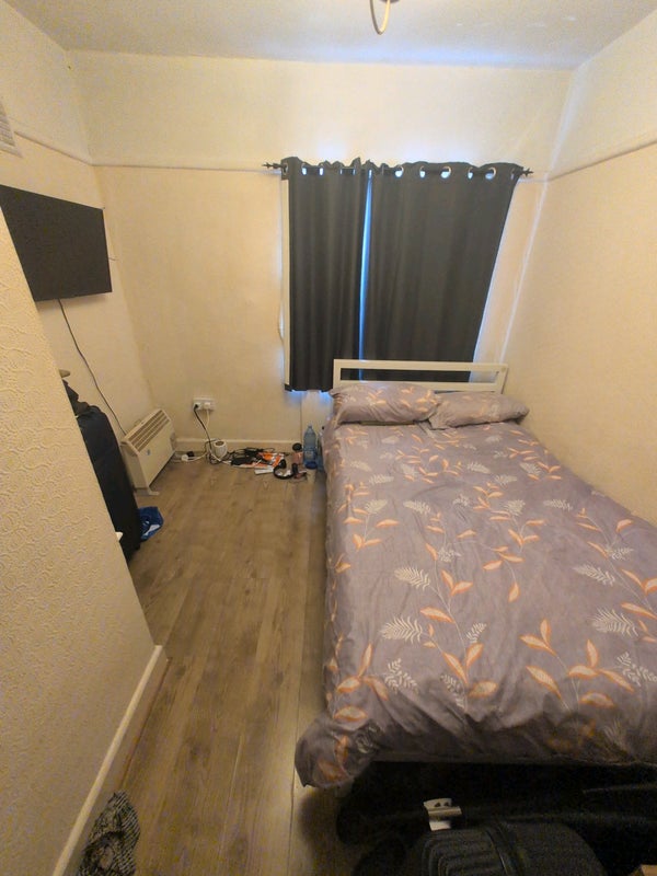 Photo 1: Room
