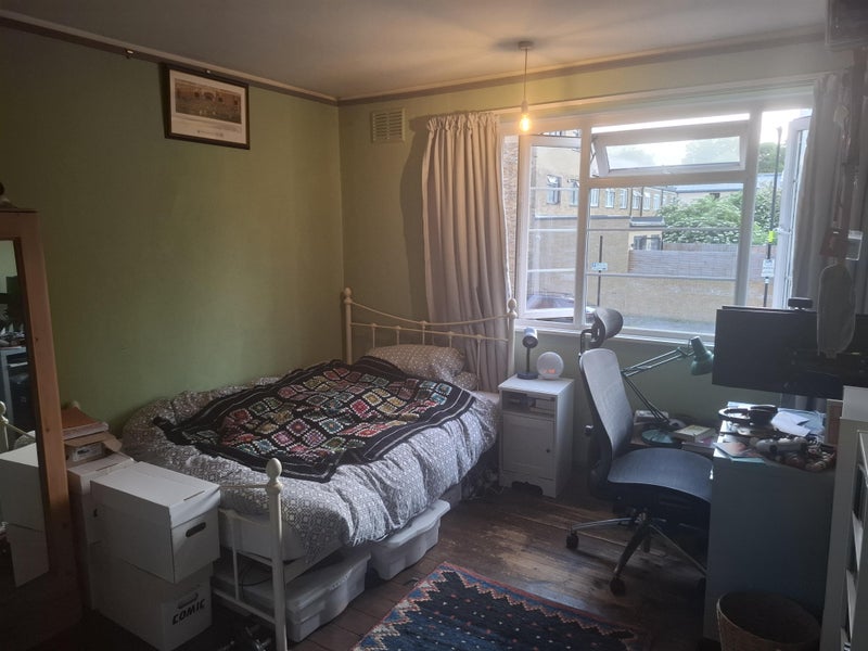 Photo 1: bedroom