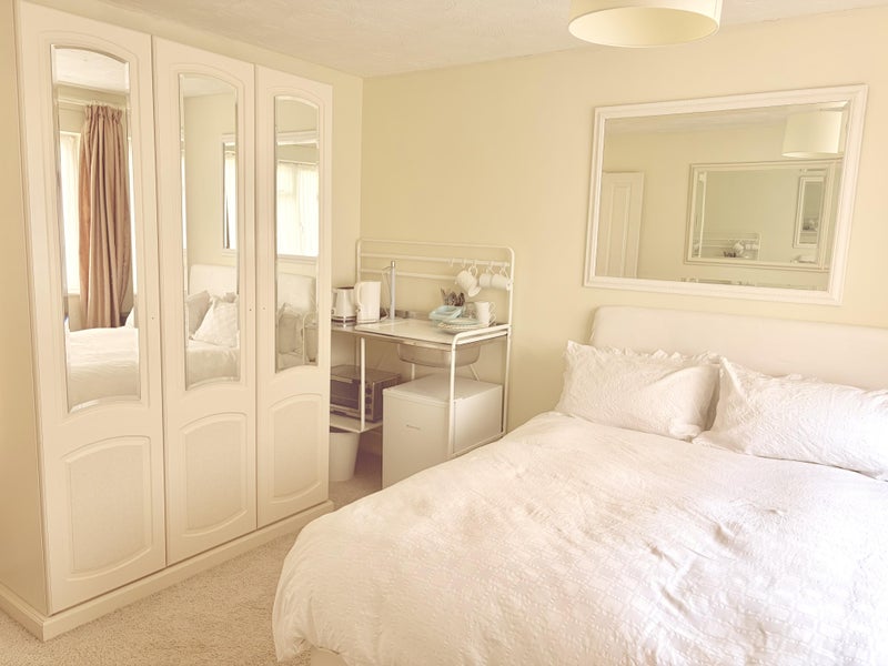 Photo 1: Large Double Room