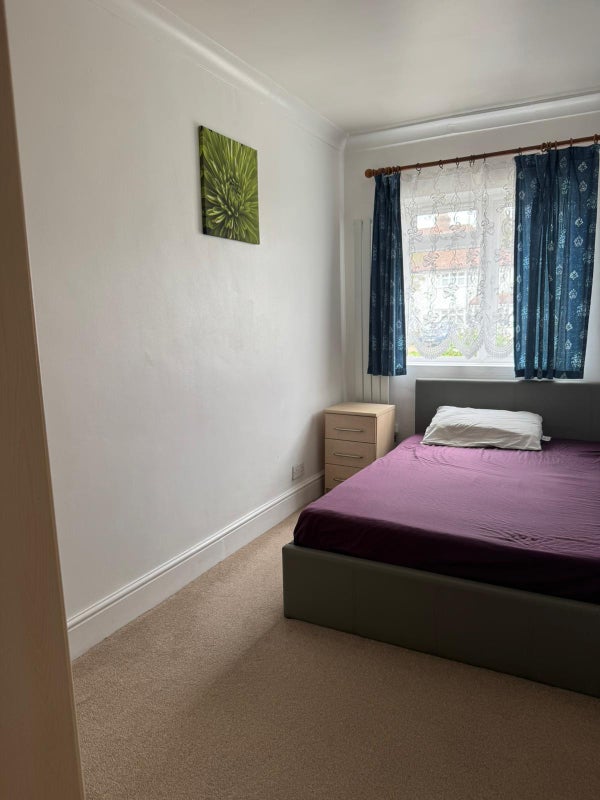 Photo 1: Room