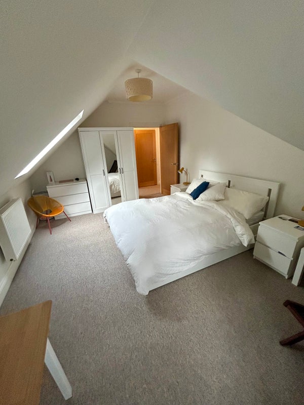 Photo 1: Master double bedroom