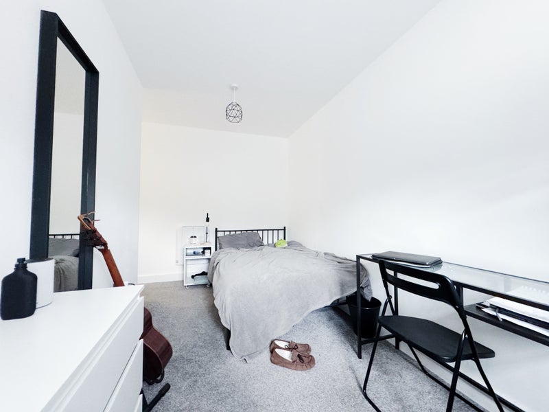 Photo 1: Room 2