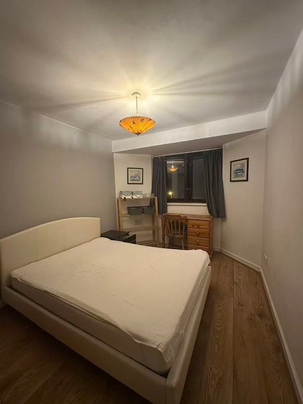 Photo 1: Single Room