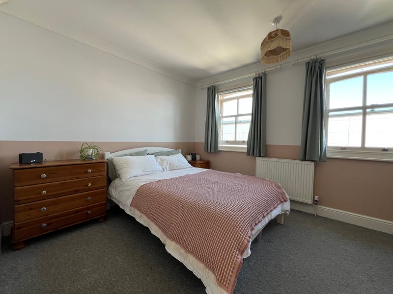 Photo 1: Double Bedroom