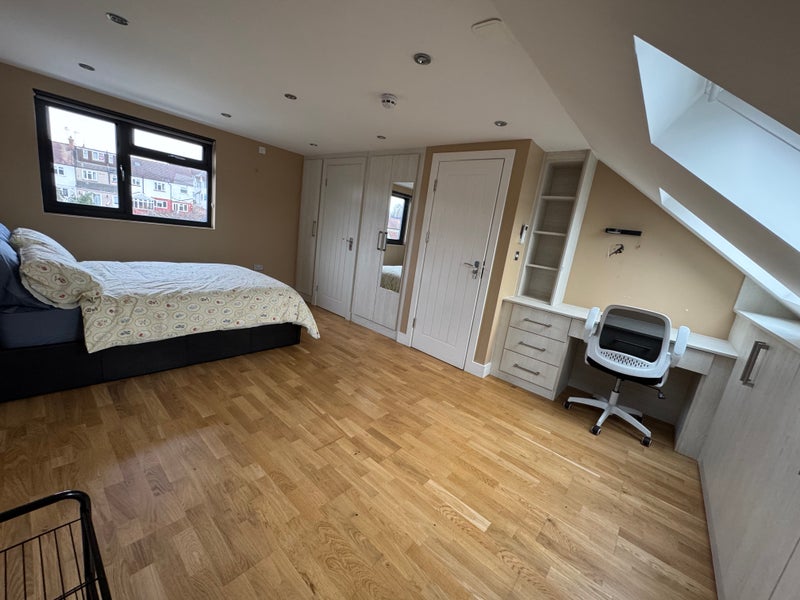Photo 1: Room 2- £1150/m