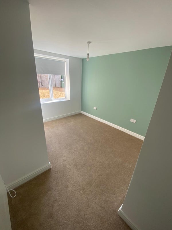 Photo 1: Room 4 Bedroom