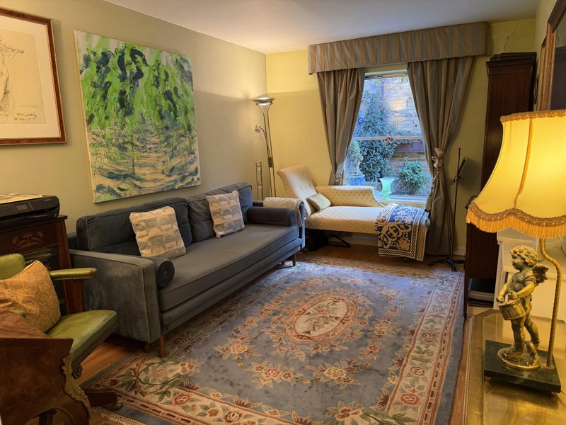 Photo 1: Lounge