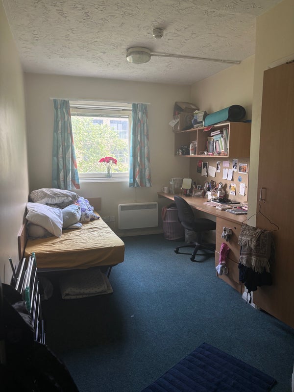 Photo 1: the flat is in the floor 6