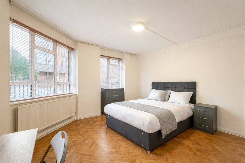 Photo 1: Bedroom