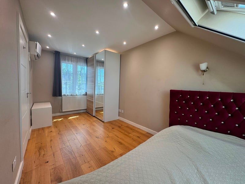 Photo 1: Bedroom available