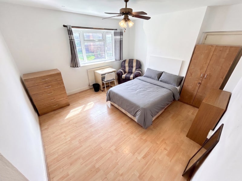Photo 1: Room 1 