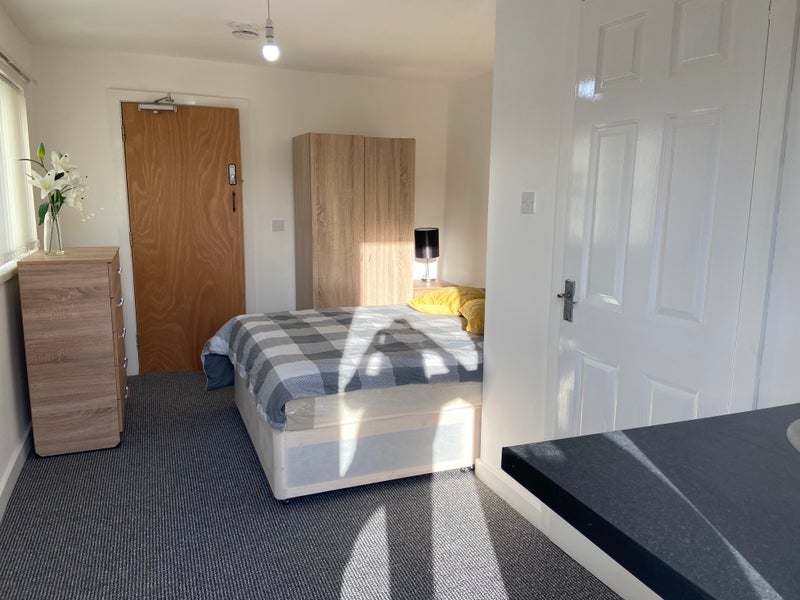 Photo 1: Double room, private en suite