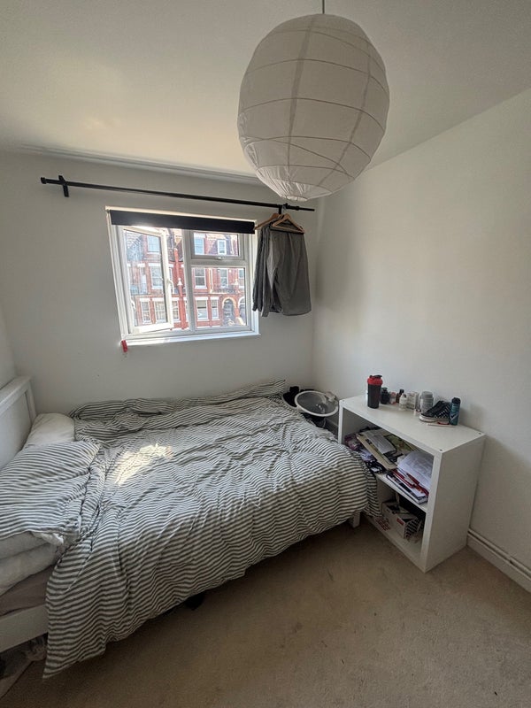 Photo 1: Room for rent