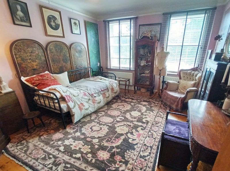 Photo 1: Guest Room