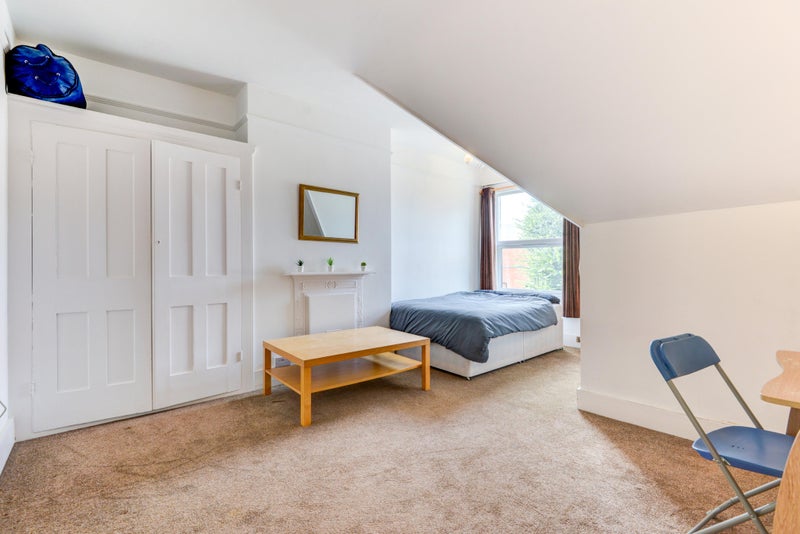 Photo 1: Bedroom 