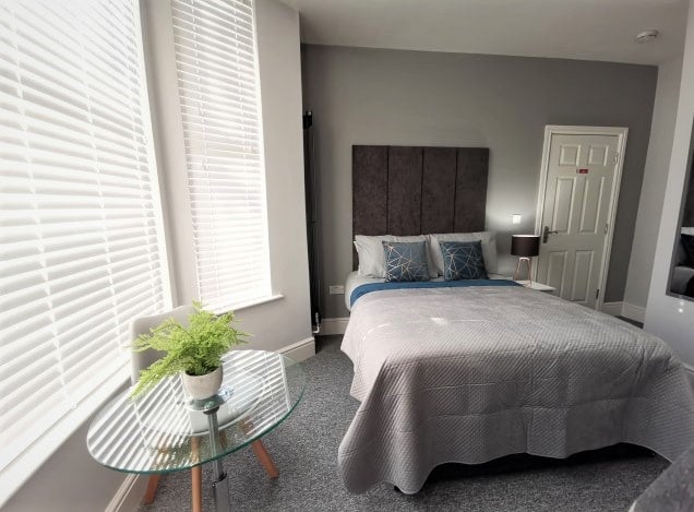 Photo 1: Room 1 