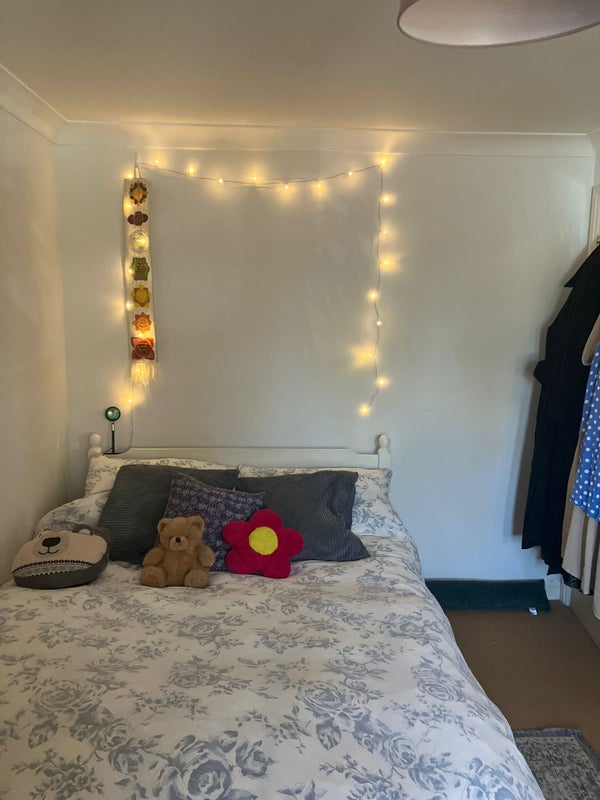 Photo 1: Bedroom 
