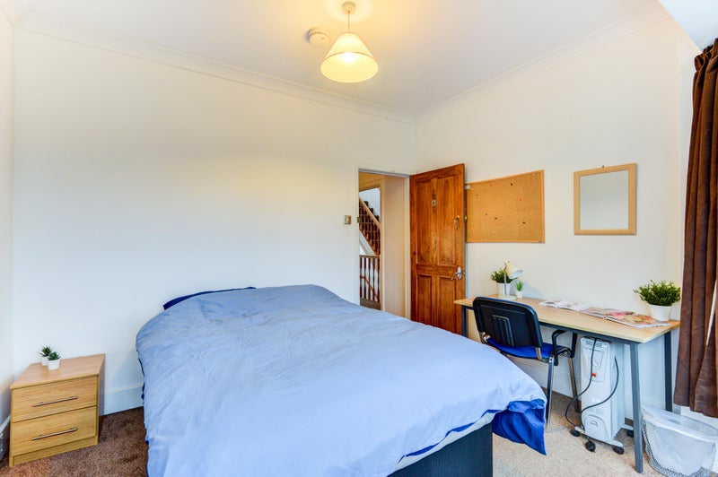 Photo 1: Bedroom 