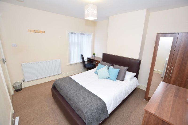 Photo 1: LOVELY DOUBLE BEDROOM