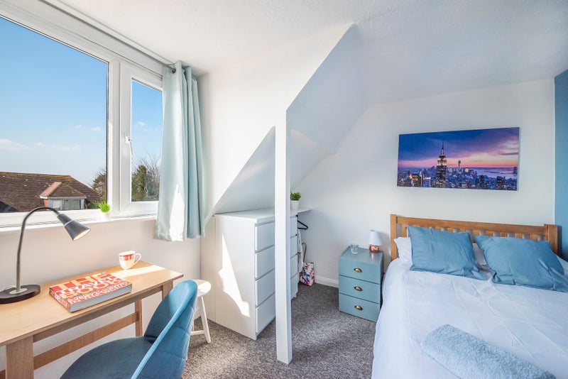 Photo 1: Bedroom