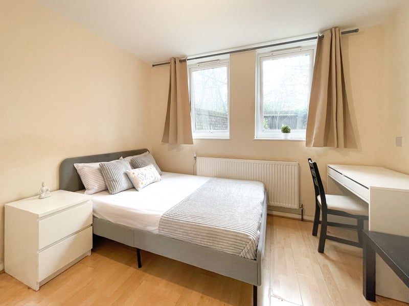 Photo 1: Bedroom
