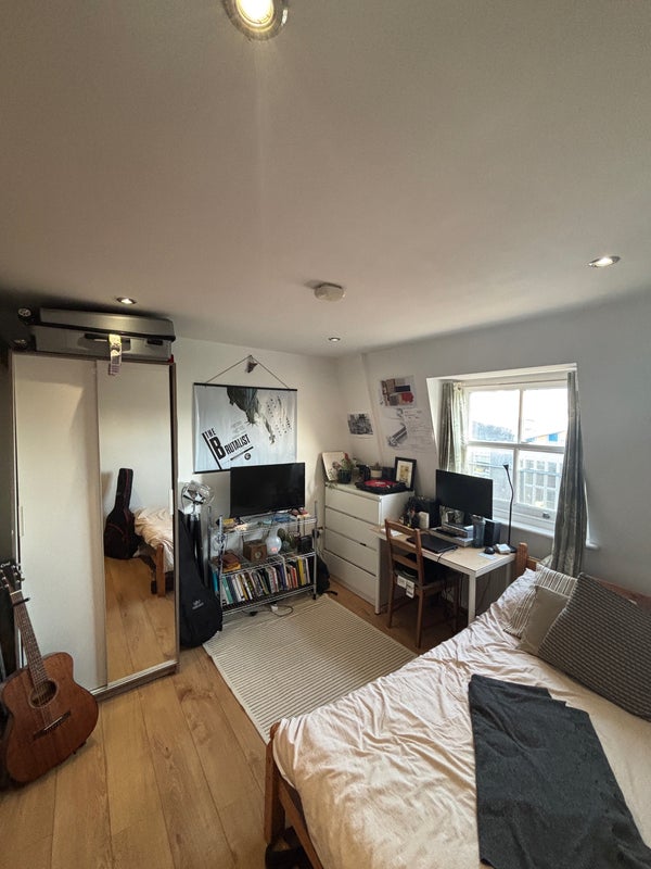 Photo 1: Bedroom 