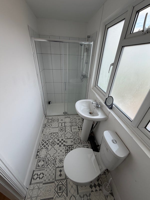 Photo 1: En-suite with large shower