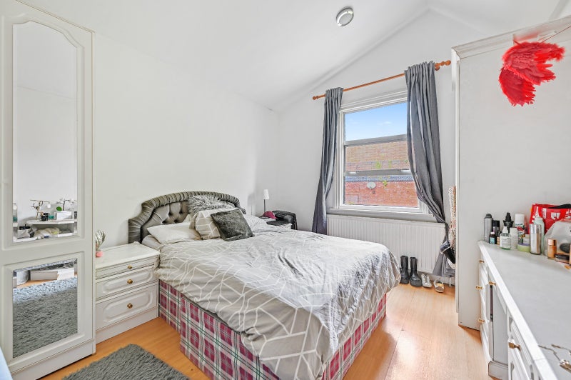 Photo 1: bedroom