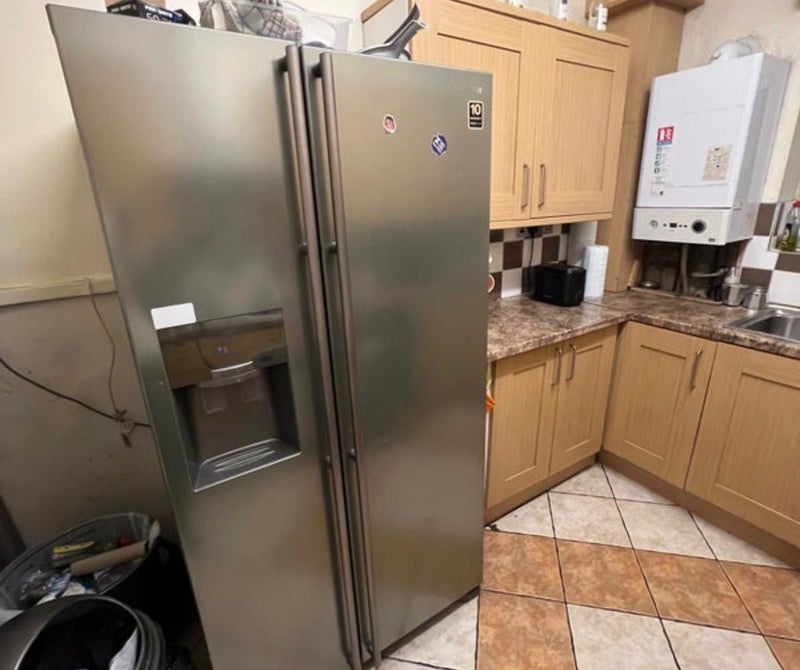 Photo 1: Kitchen