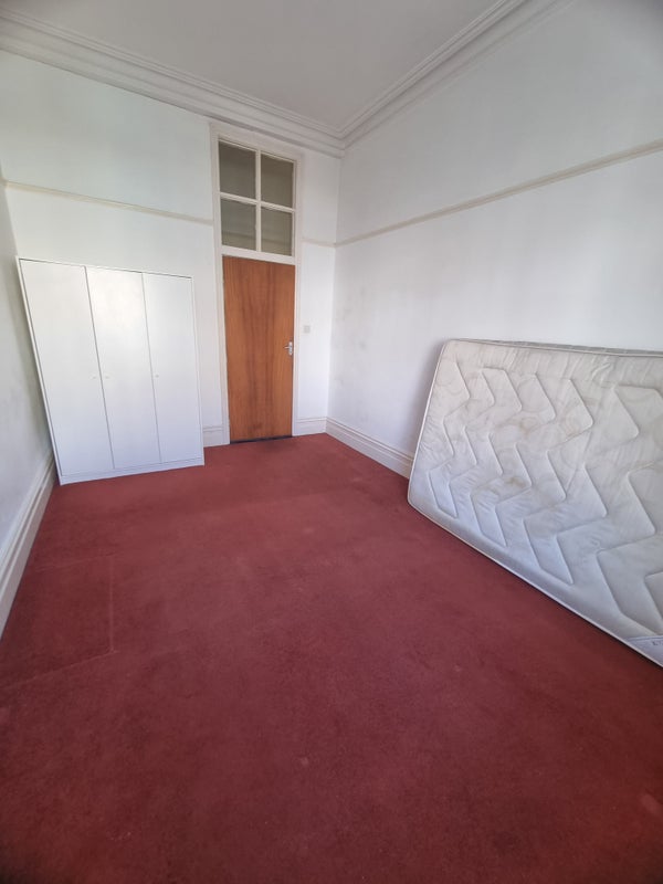 Photo 1: Bedroom