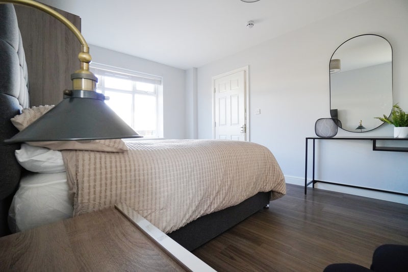 Photo 1: Room 1 