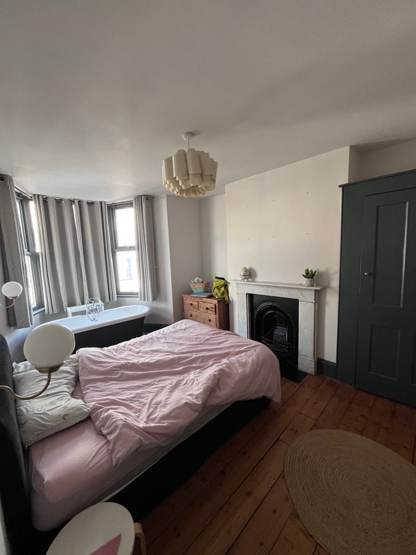 Photo 1: Bedroom