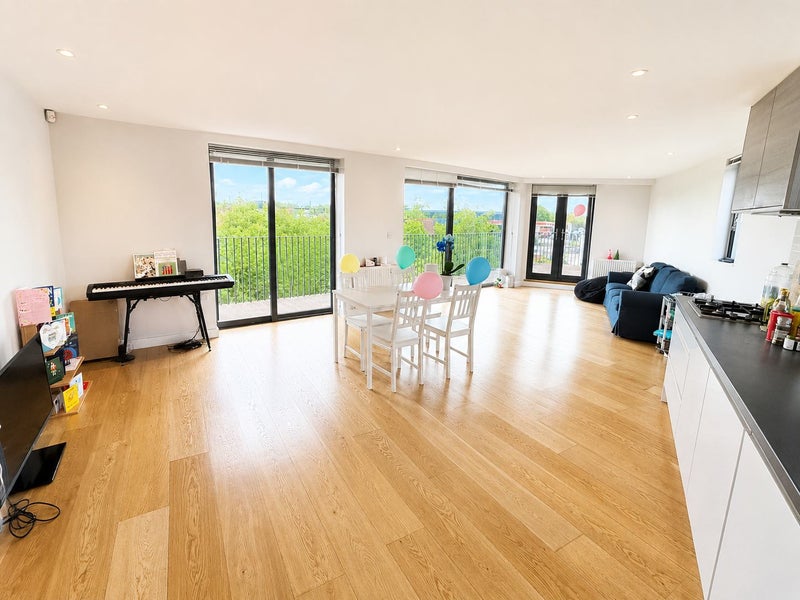 Photo 1: living room