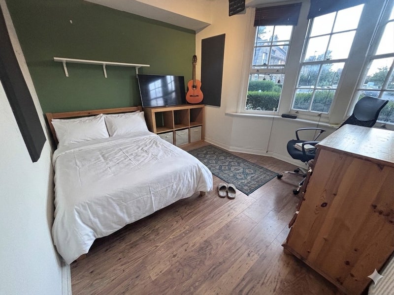 Photo 1: Ground floor double bedroom