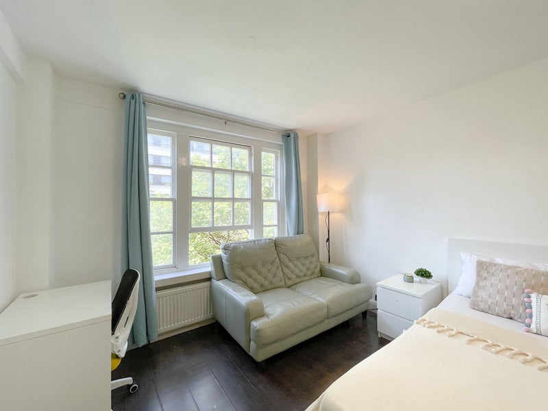 Photo 1: room 1