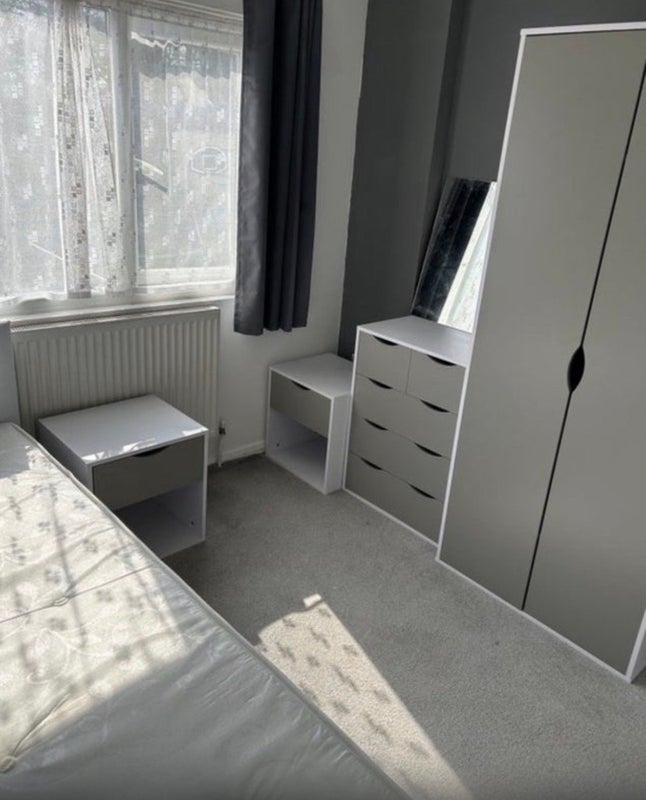 Photo 1: Bedroom 