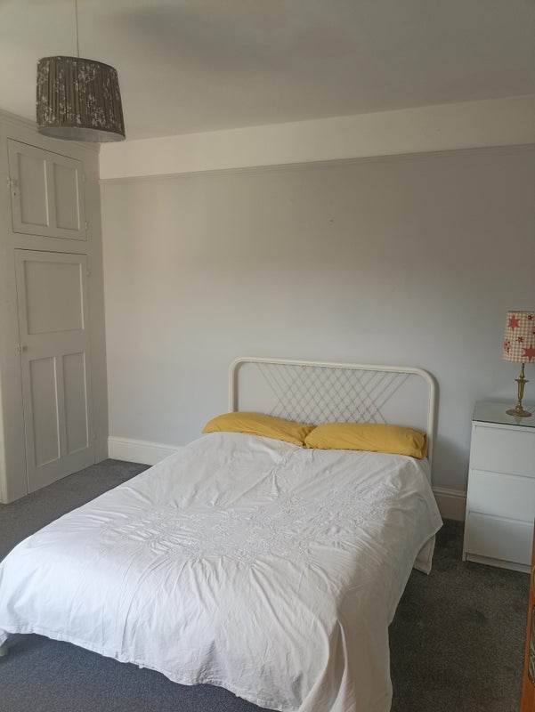 Photo 1: Double Bedroom