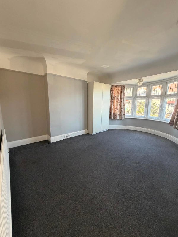 Photo 1: Room 1 